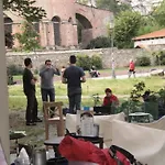 Pensión Rentrooms 3*