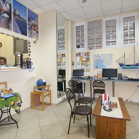 Rentrooms Πανσιόν 3*