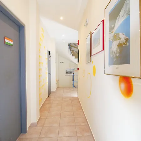 بيت ضيافة رينتروومز ثيسالونيكي 3*