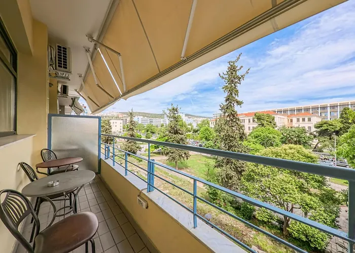 Rent Πανσιόν 3*