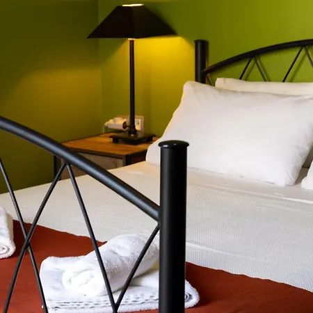 رينتروومز ثيسالونيكي بيت ضيافة 3*