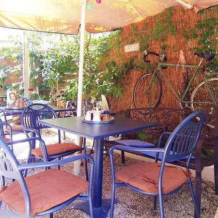 بيت ضيافة رينتروومز ثيسالونيكي 3*