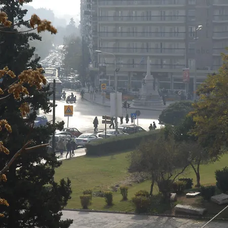 رينتروومز ثيسالونيكي بيت ضيافة 3*