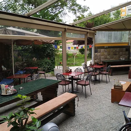 رينتروومز ثيسالونيكي بيت ضيافة سالونيك