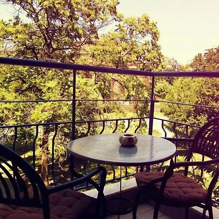 رينتروومز ثيسالونيكي بيت ضيافة سالونيك