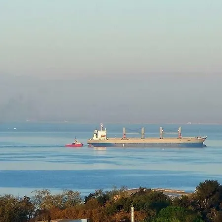 رينتروومز ثيسالونيكي بيت ضيافة 3*